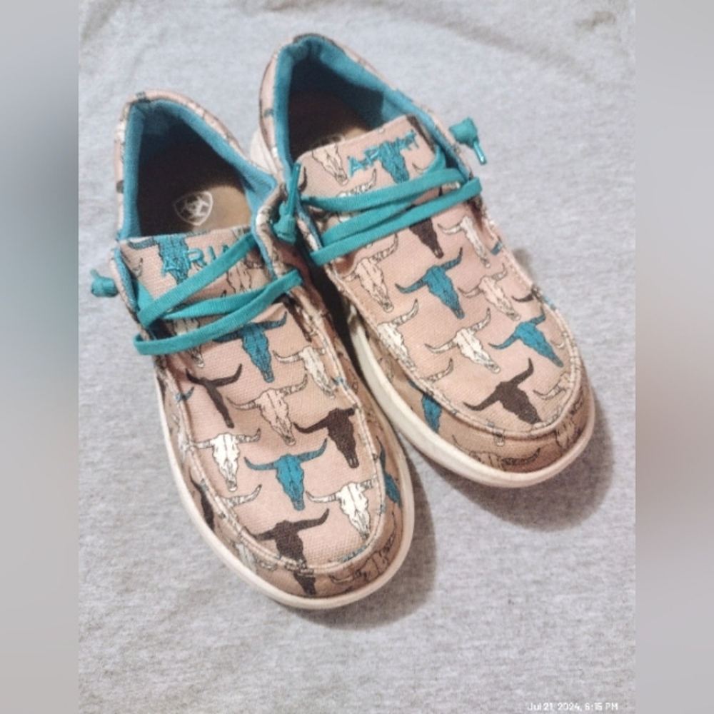 SZ 6.5 Women's Ariat Helo